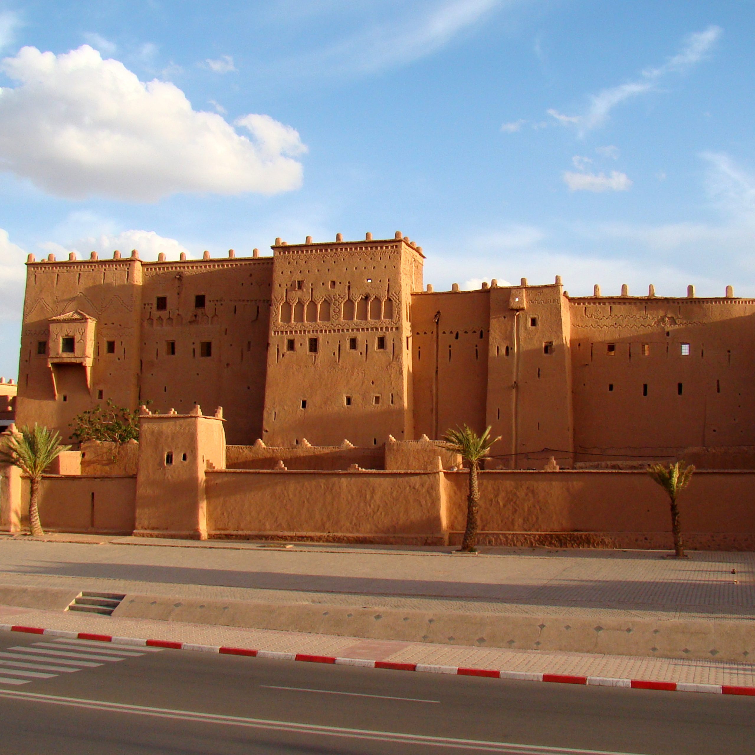 Circuit 3: Émerveillement Marocain : Circuit Envoûtant à Travers des Villes Magiques